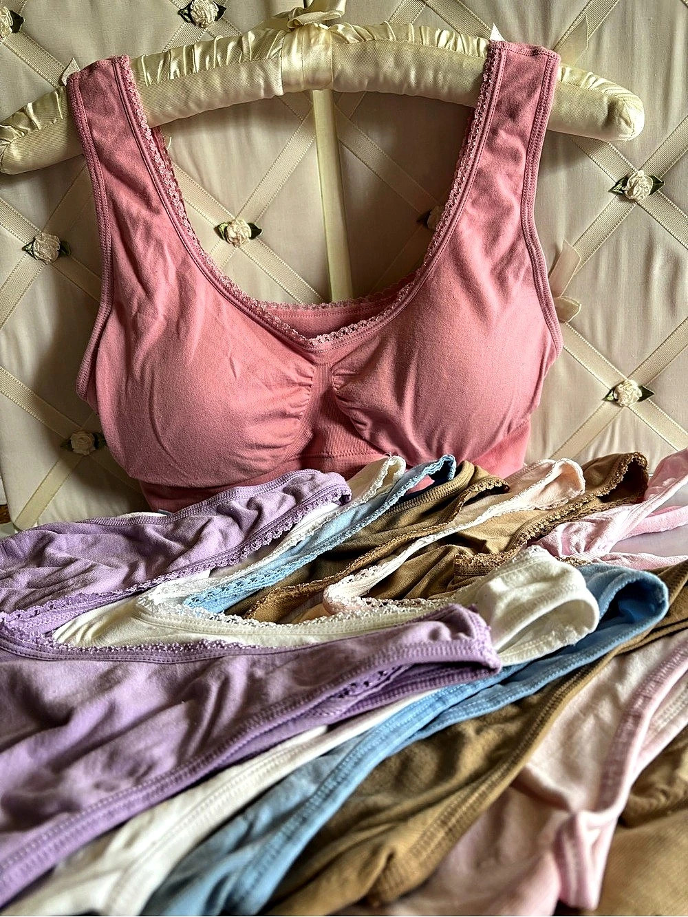 Genie Bras Classic Lace Trim Seamless Wireless Large - 8 bras -